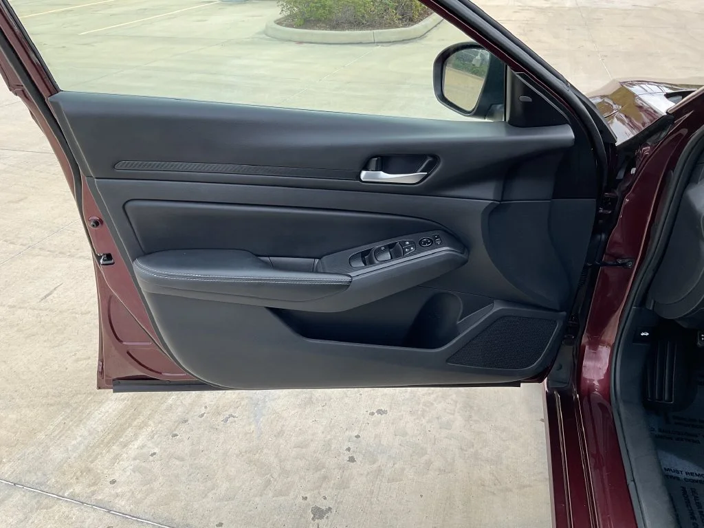 Used 2024 Red Nissan 2.5 SV image 10