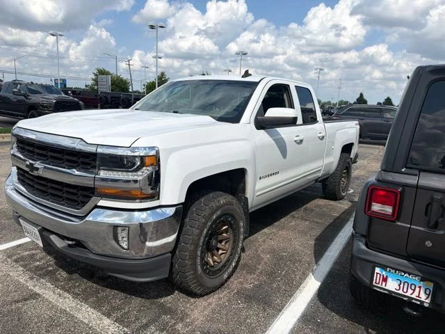 Used 2018 White Chevrolet LT image 4
