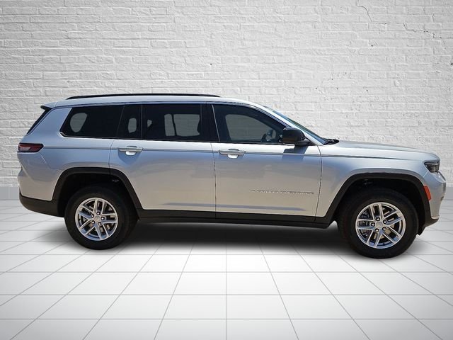 New 2026 Silver Zynith Jeep Laredo image 5