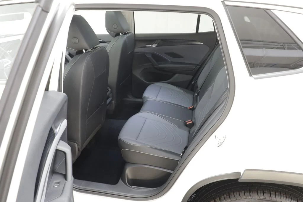 New 2026 Pure White Volkswagen 2.0T SE image 15