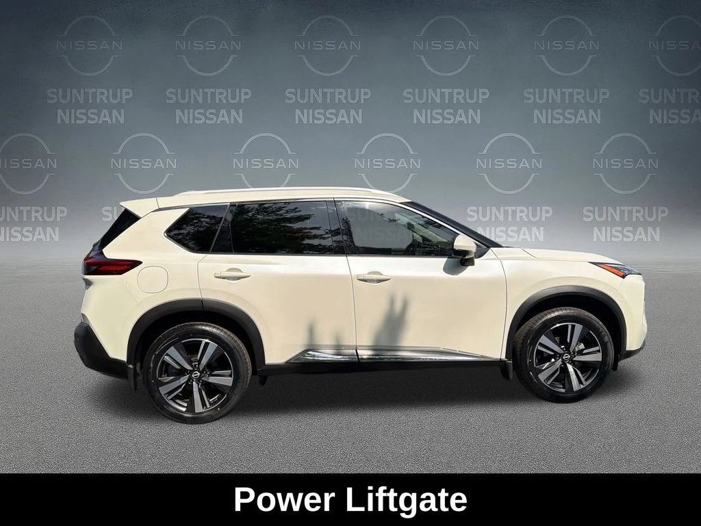 Used 2023 White Nissan SL image 14
