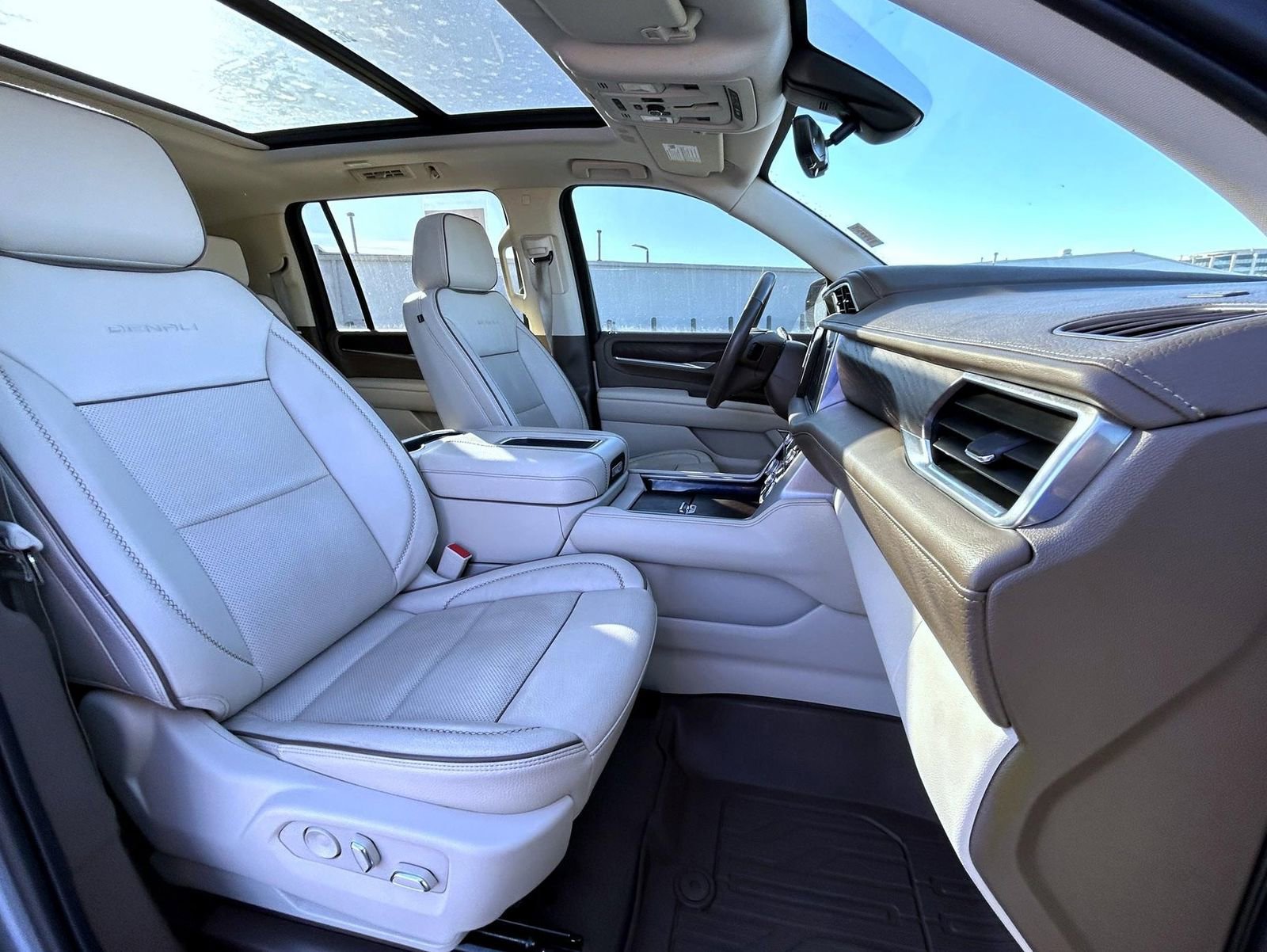 2022 GMC Yukon XL Denali - Photo 16
