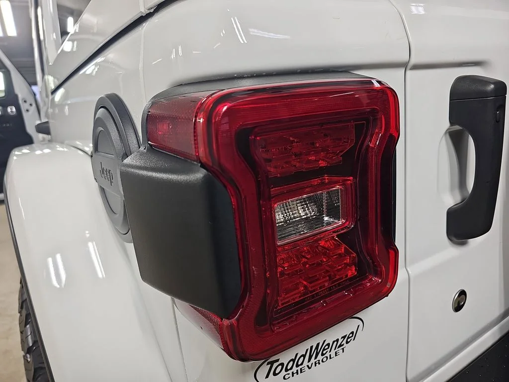 Used 2020 White/off-white Jeep Unlimited Rubicon image 37