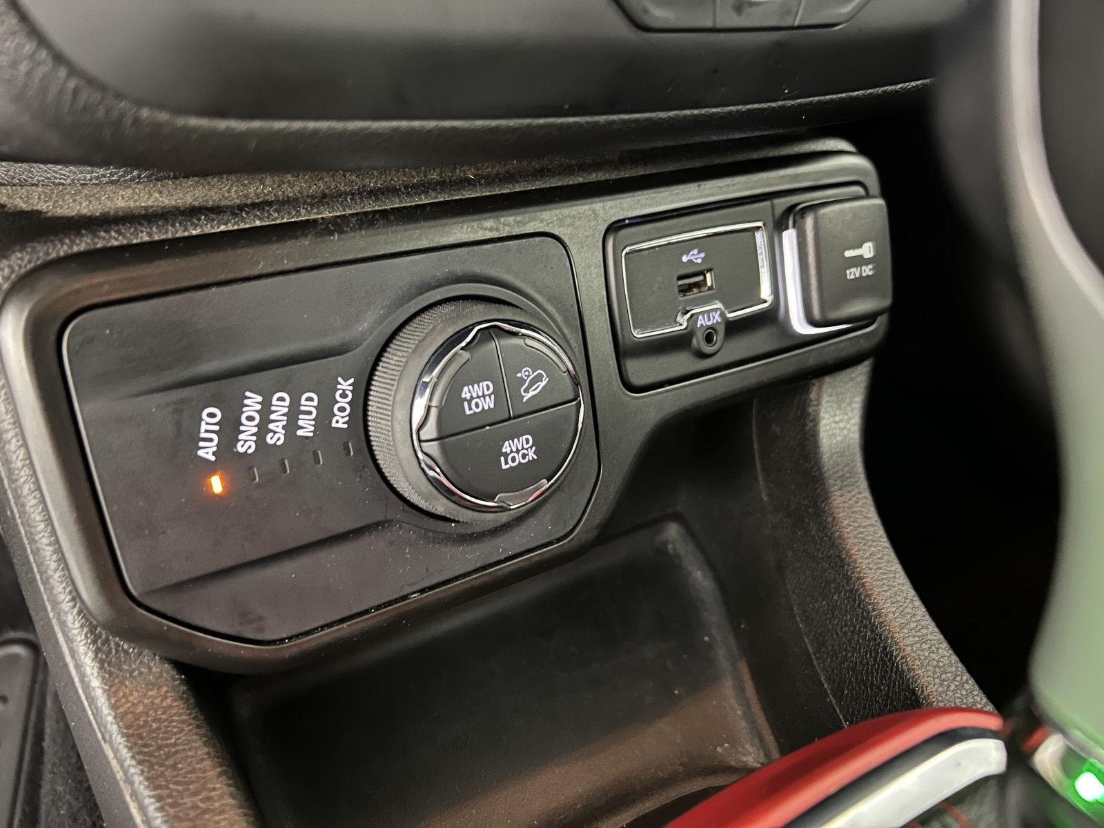 Used 2021 Glacier Metallic Clearcoat Jeep Trailhawk image 16