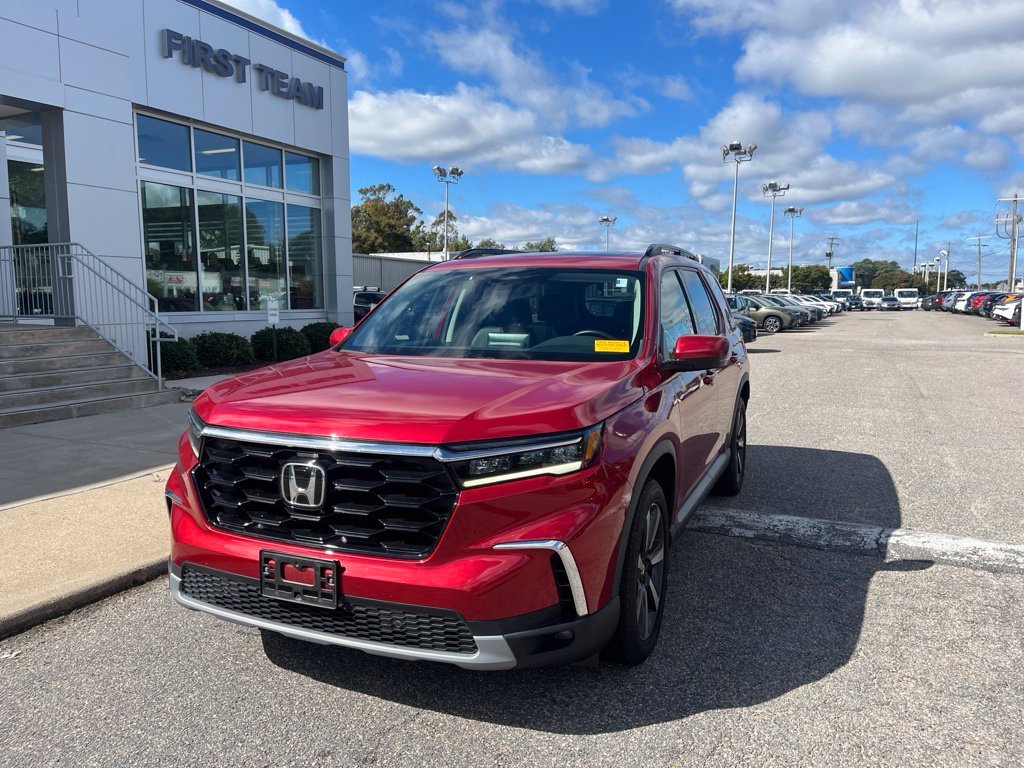 Used 2025 Red Honda Touring image 7
