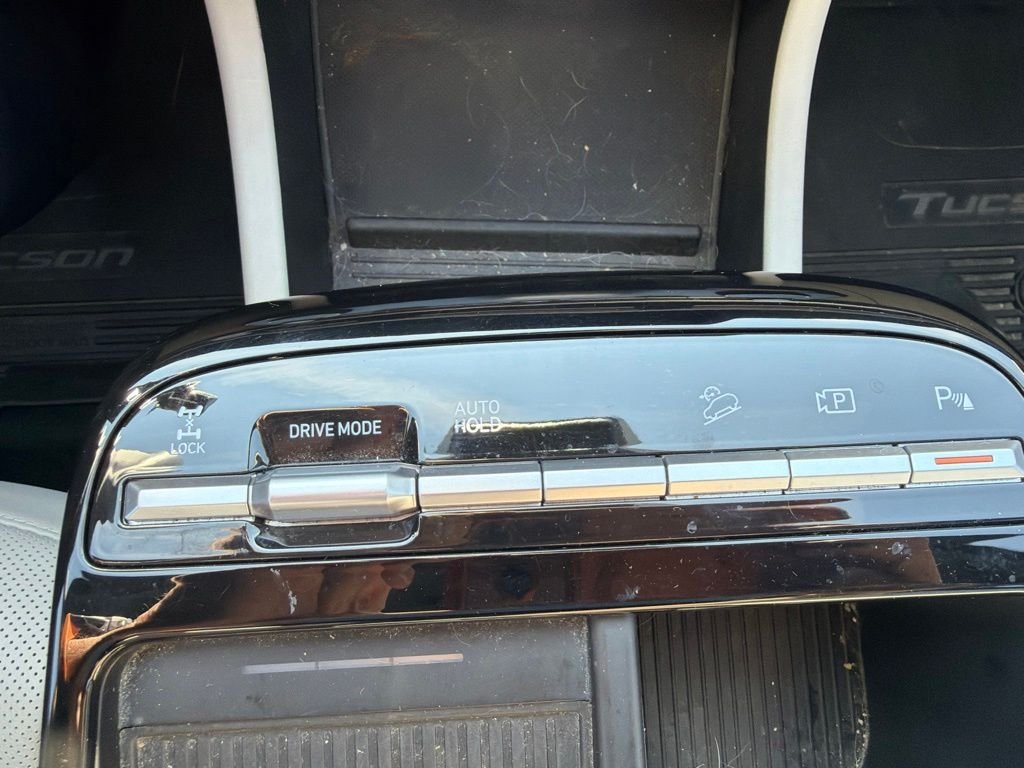 Used 2025 White Hyundai Limited image 19