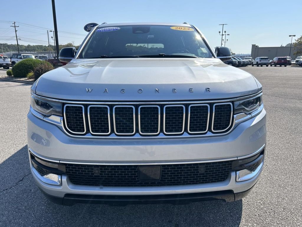 Used 2024 Silver Jeep Base image 9