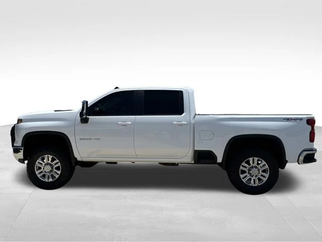 Used 2024 White Chevrolet LT image 18