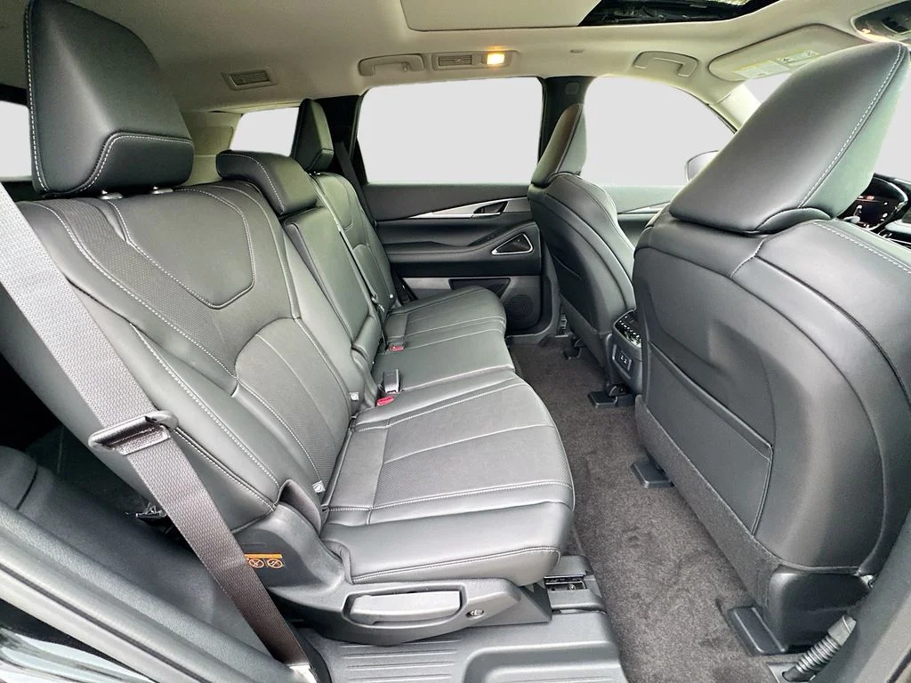 New 2027 MINERAL BLACK INFINITI Luxe FWD image 30