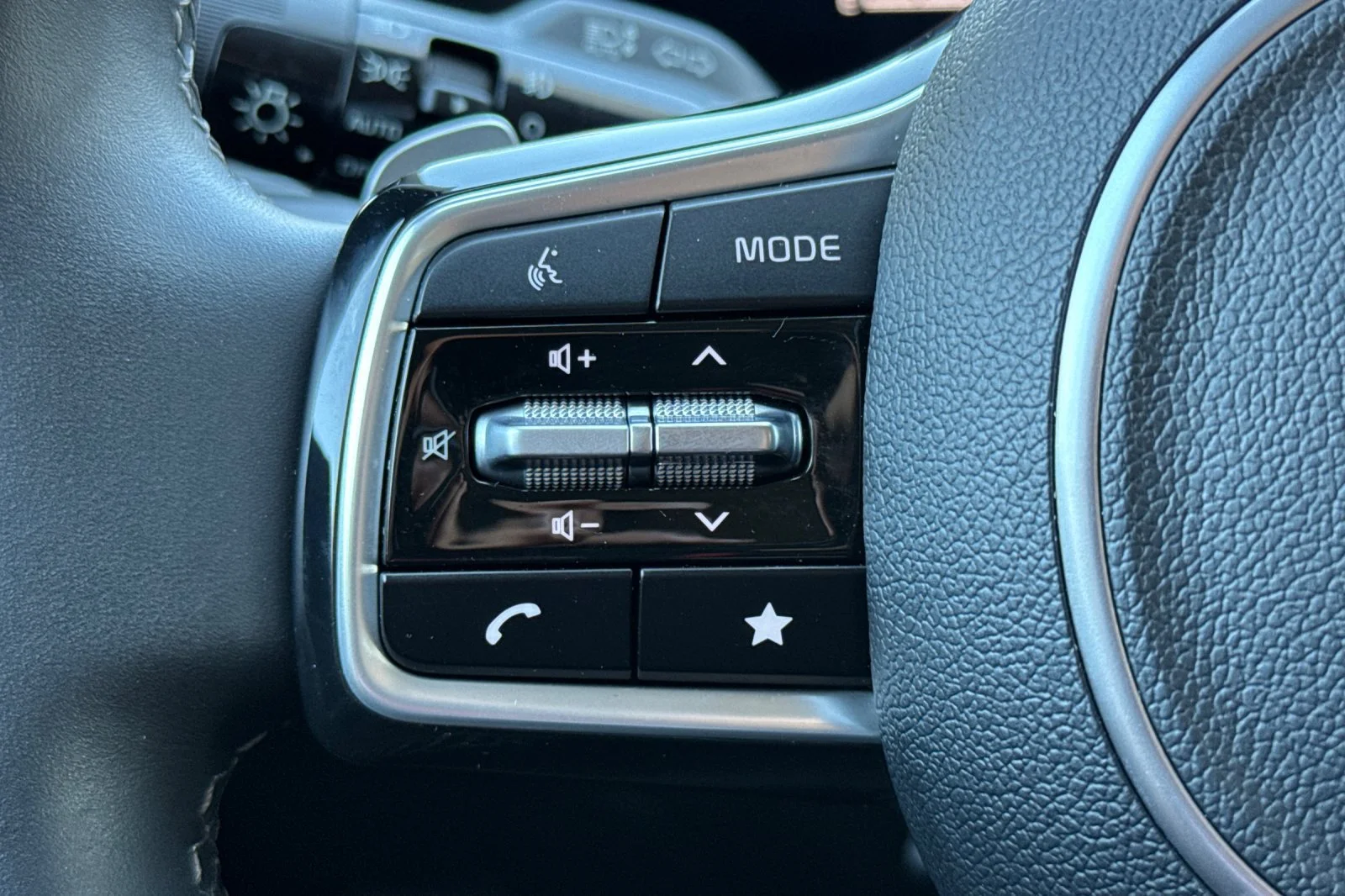 2025 Kia Sorento EX Hybrid - Photo 28