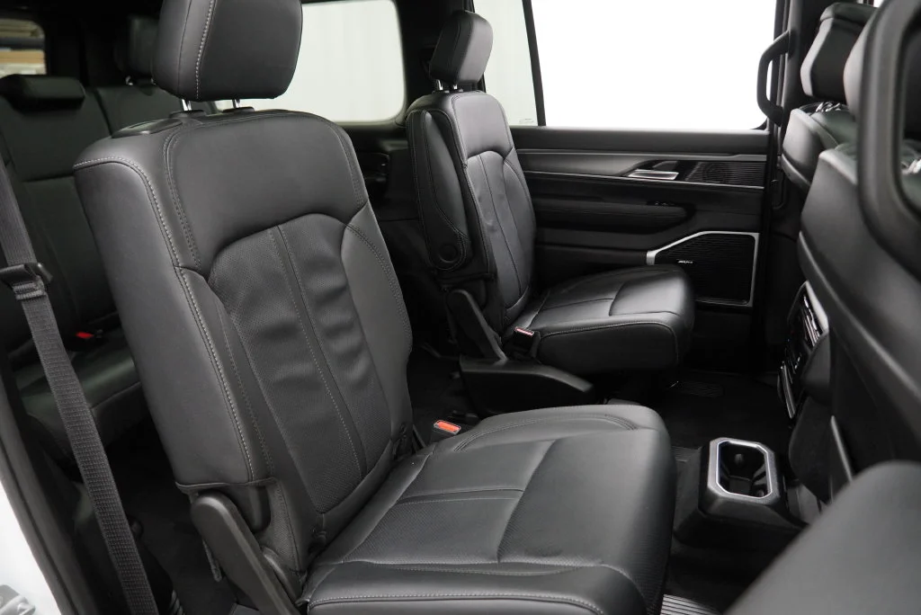 Used 2025 White Jeep Series II image 39
