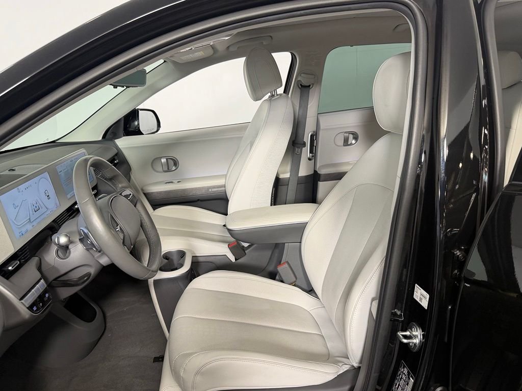 Used 2024 Abyss Black Hyundai Limited image 21