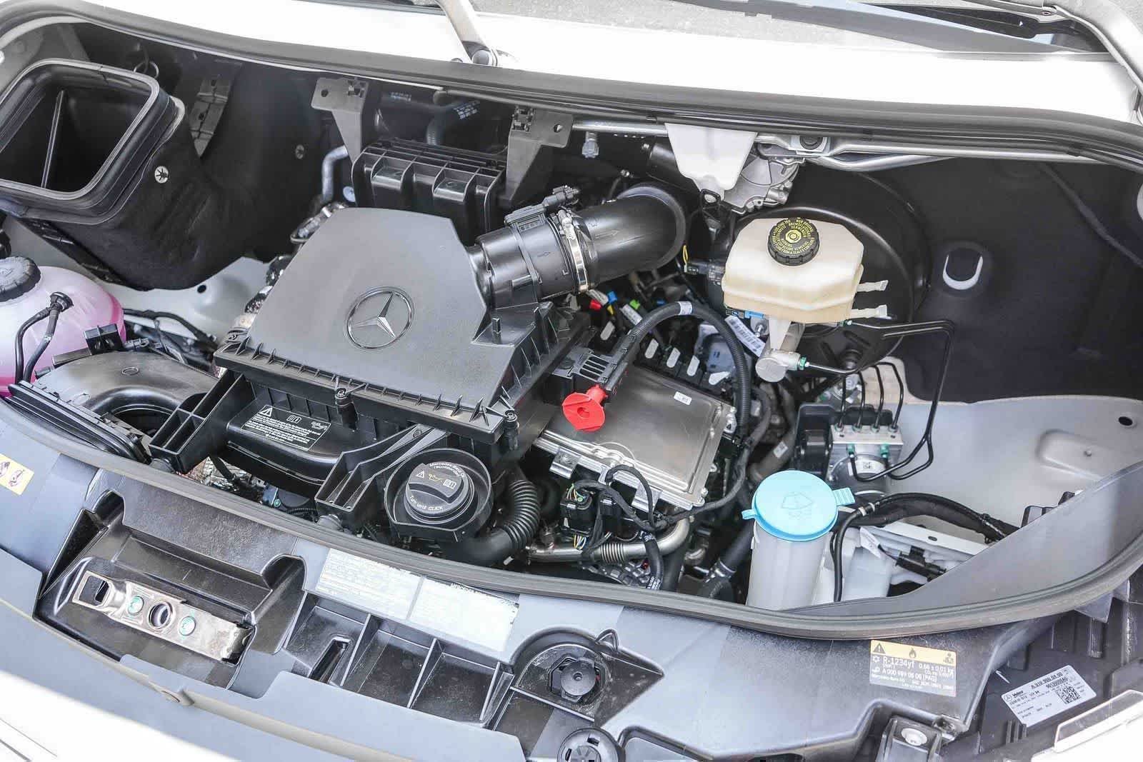 New 2026 Arctic White Mercedes-Benz Crew 144WB High Roof RWD 2.0L I4 Diesel Turbo HO image 33