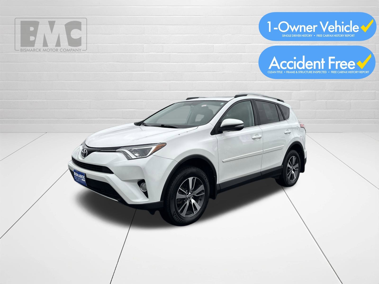 Used 2016 White Toyota XLE image 1