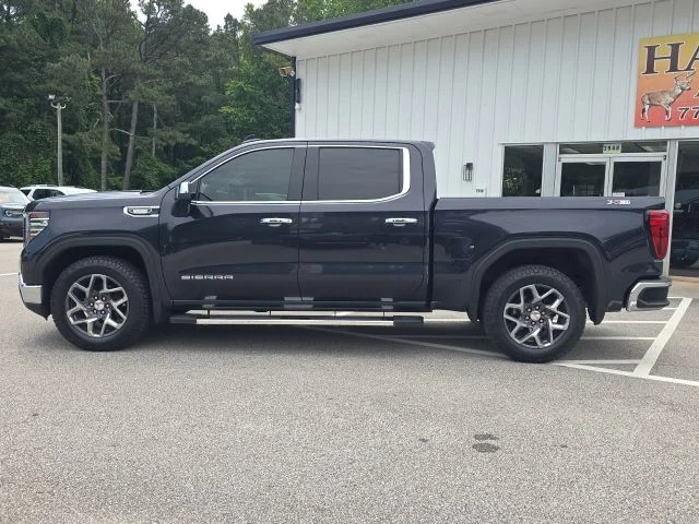 Used 2022 Silver GMC SLT image 2
