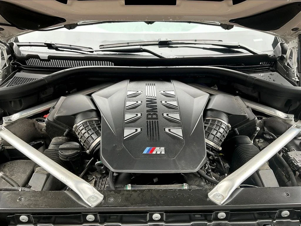 Used 2024 White Metallic BMW M60i image 31
