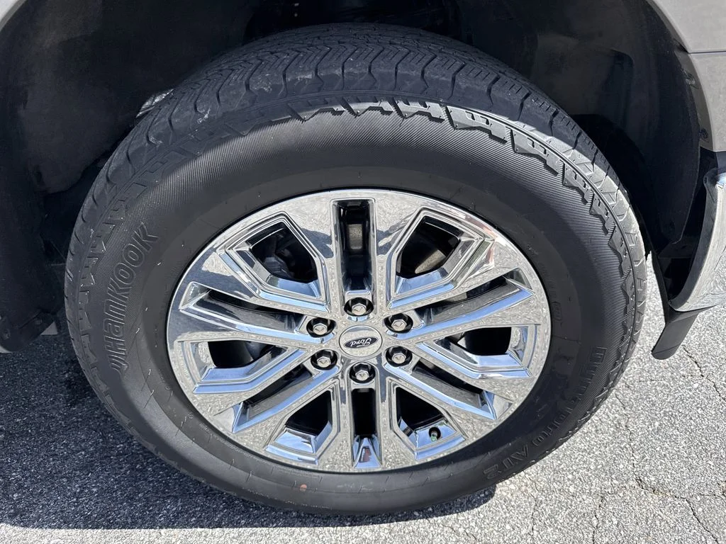 Used 2025 Gray Ford Lariat image 12