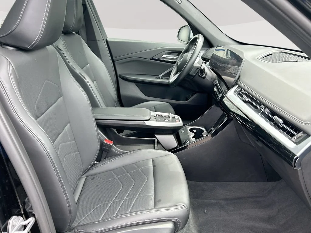 Used 2024 Bk BMW xDrive28i image 31