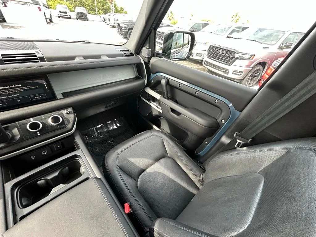Used 2024 Blue Land Rover S image 11
