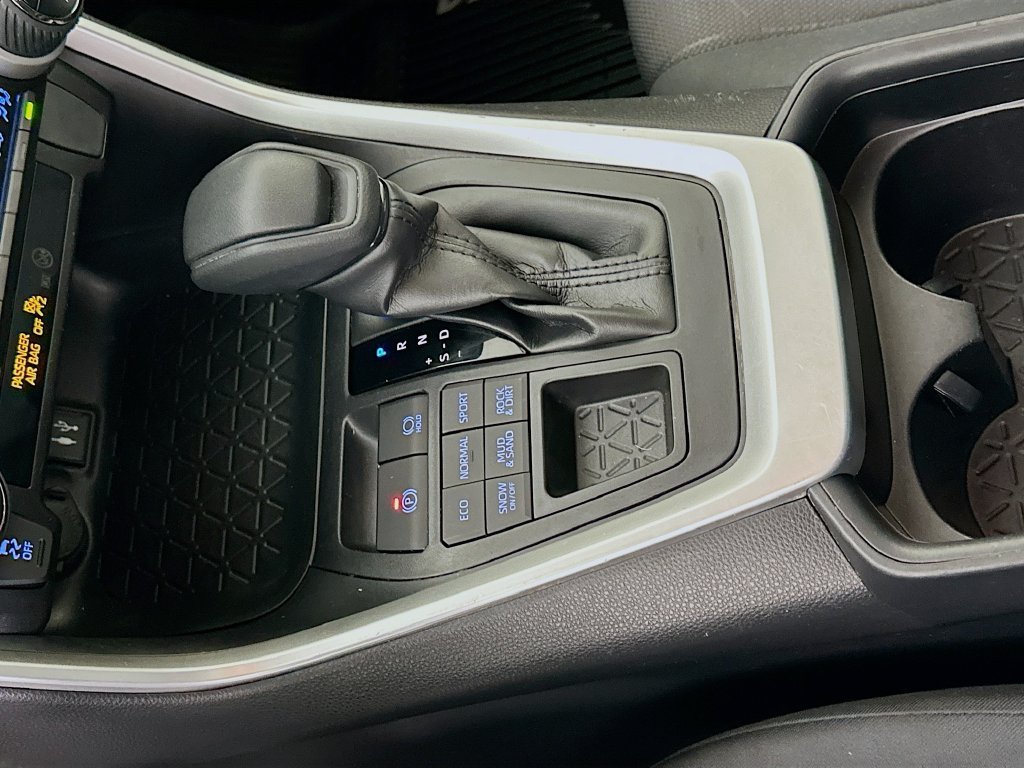 Used 2019  Toyota XLE image 16
