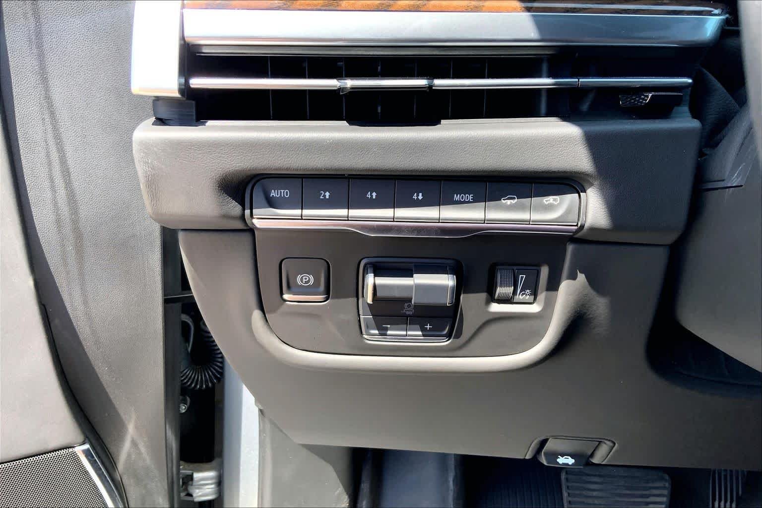 Used 2025 Argent Silver Metallic Cadillac 4WD Premium Luxury Platinum image 32