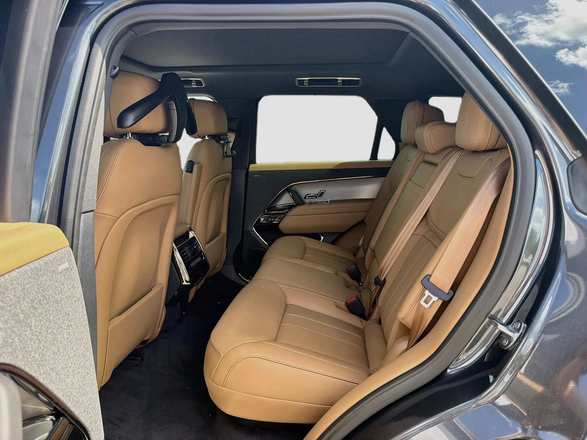 New 2026 Carpathian Grey Land Rover SE image 22