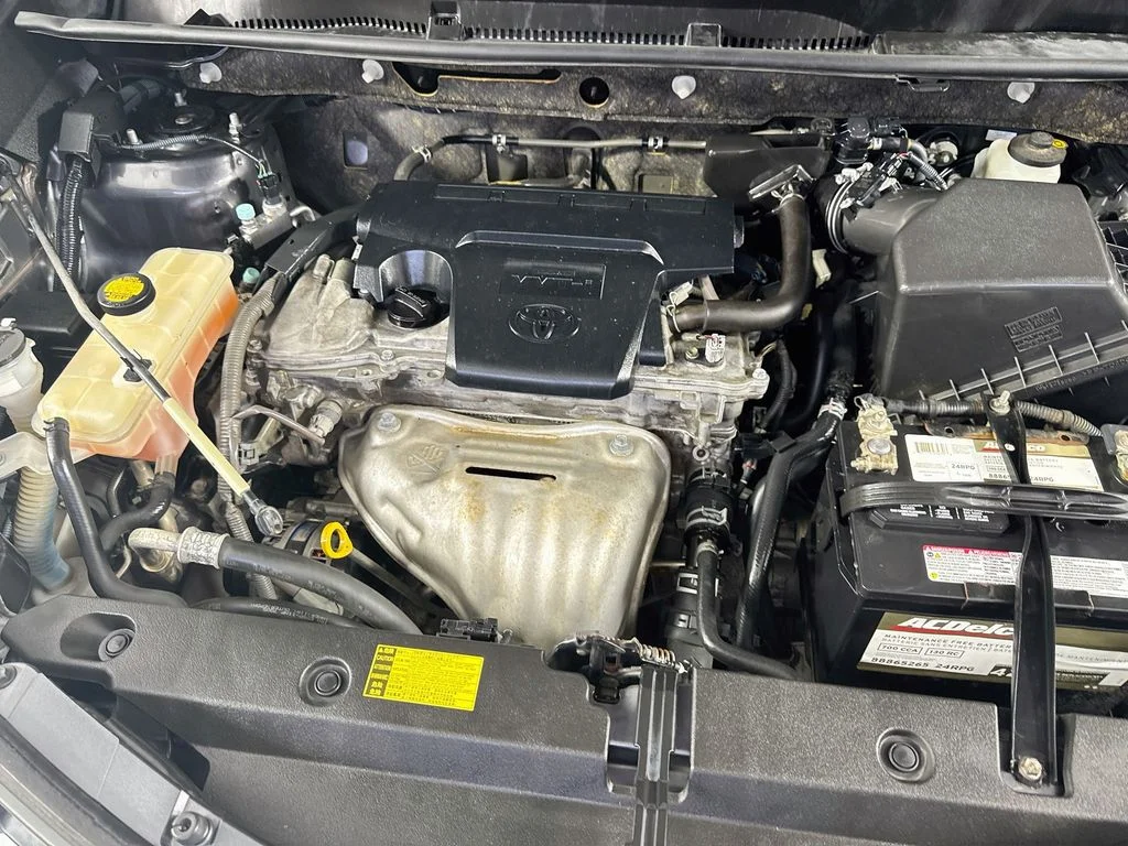Used 2013 Gray Toyota LE image 34