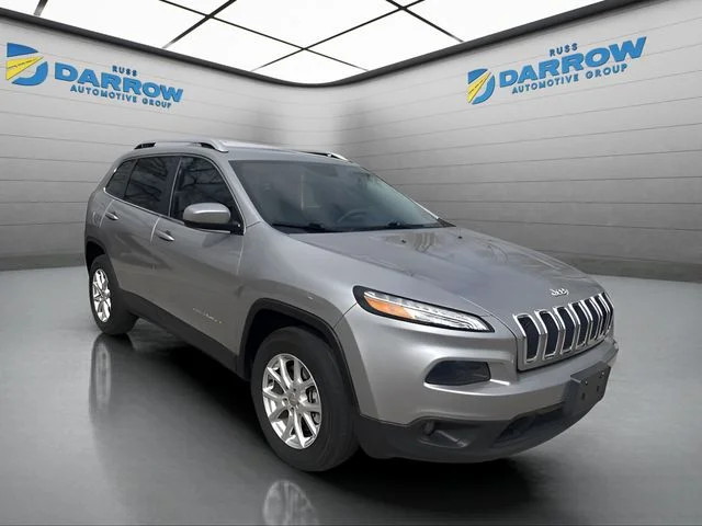 Used 2018 Silver Jeep Latitude image 7