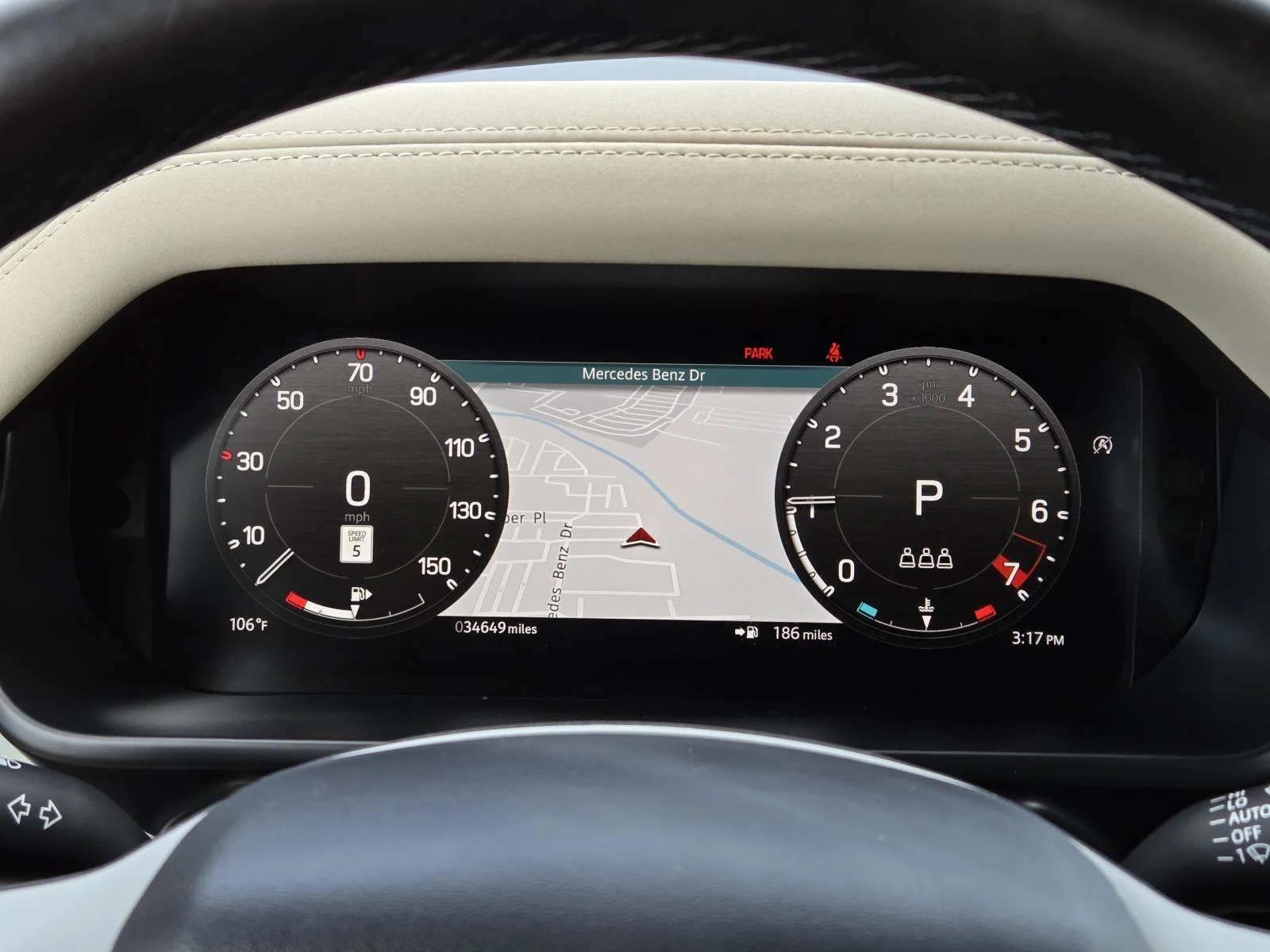 Certified Used 2023  Land Rover X-Dynamic SE image 19