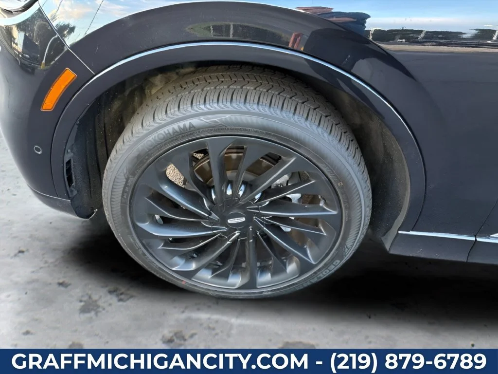 Used 2022 Black Lincoln Reserve image 31