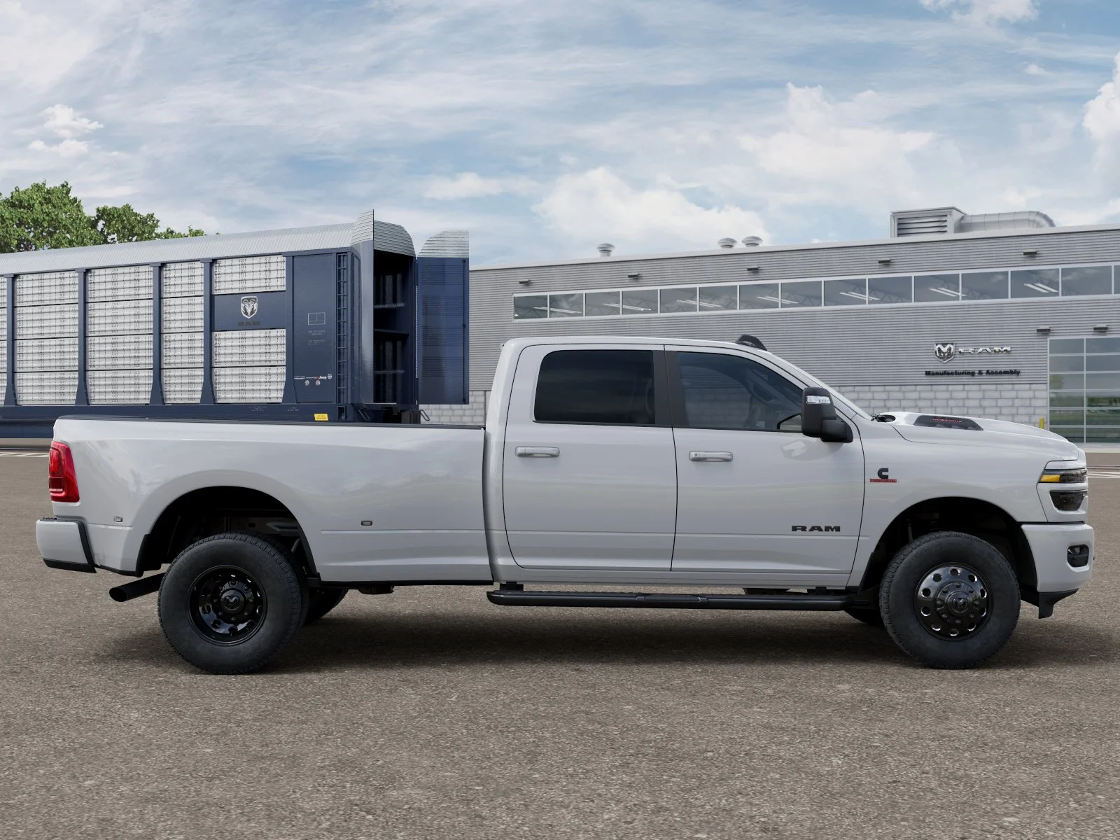 New 2026 Bright White Clear-Coat Exterior Paint RAM LARAMIE image 12