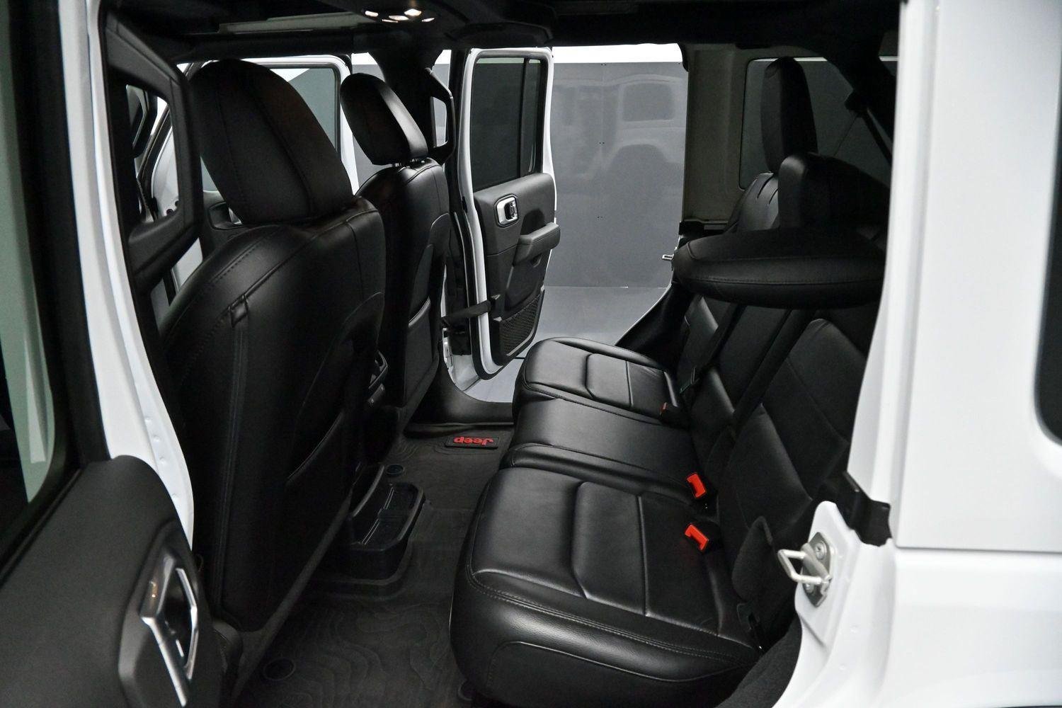 Used 2023 White Jeep Sahara Altitude image 30