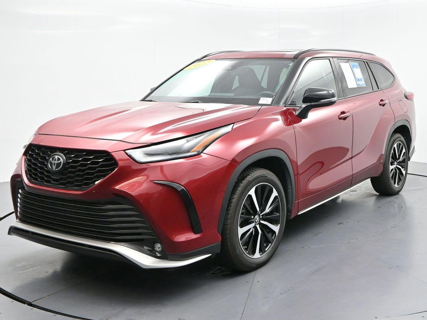 Used 2022 Ruby Flare Pearl Toyota XSE image 3