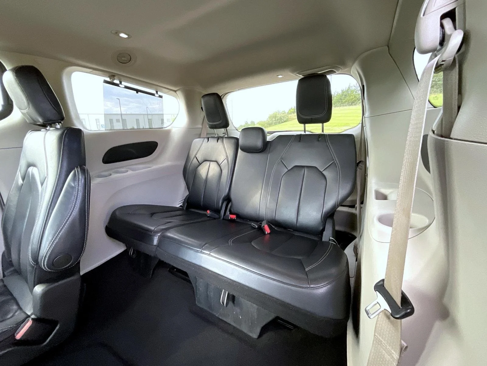 Used 2022 White Chrysler Touring L image 20