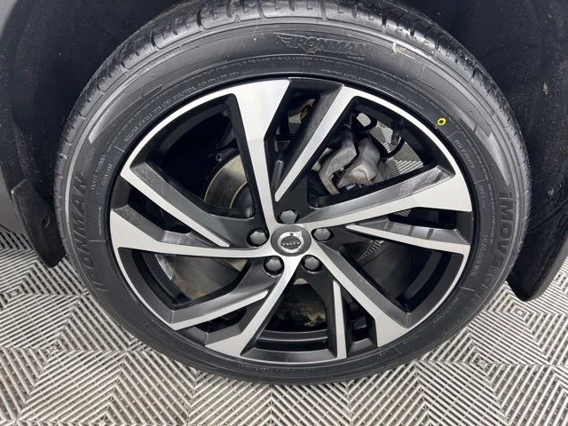 Used 2021 White Volvo R-Design image 10
