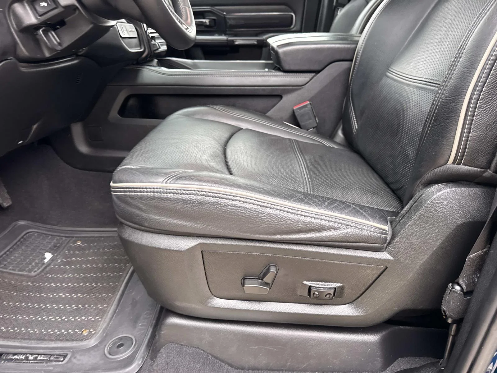 Used 2022 Patriot Blue Pearlcoat Ram Limited image 16
