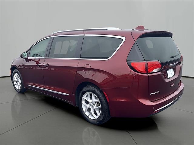2020 Chrysler Pacifica Limited, photo 2 of 12