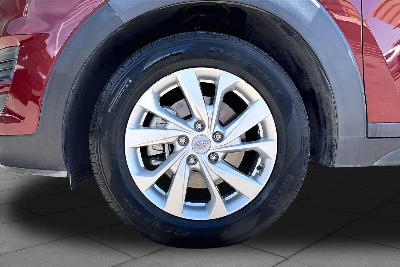 Used 2019 Gemstone Red Hyundai SE image 10