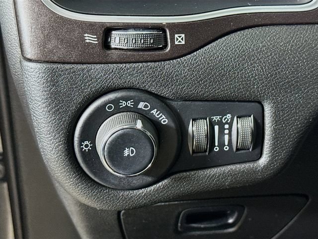 Used 2022 Gray Jeep Trailhawk image 8