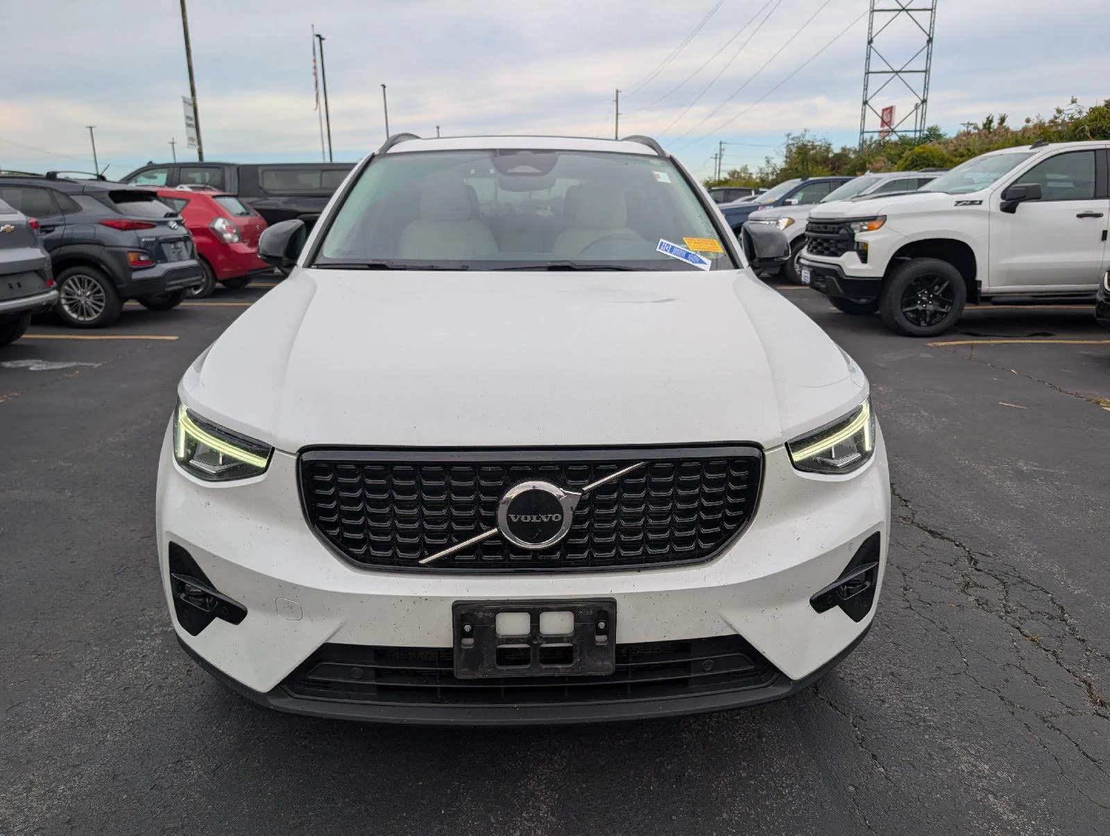 Used 2023 Crystal White Metallic Volvo Plus Dark Theme image 2