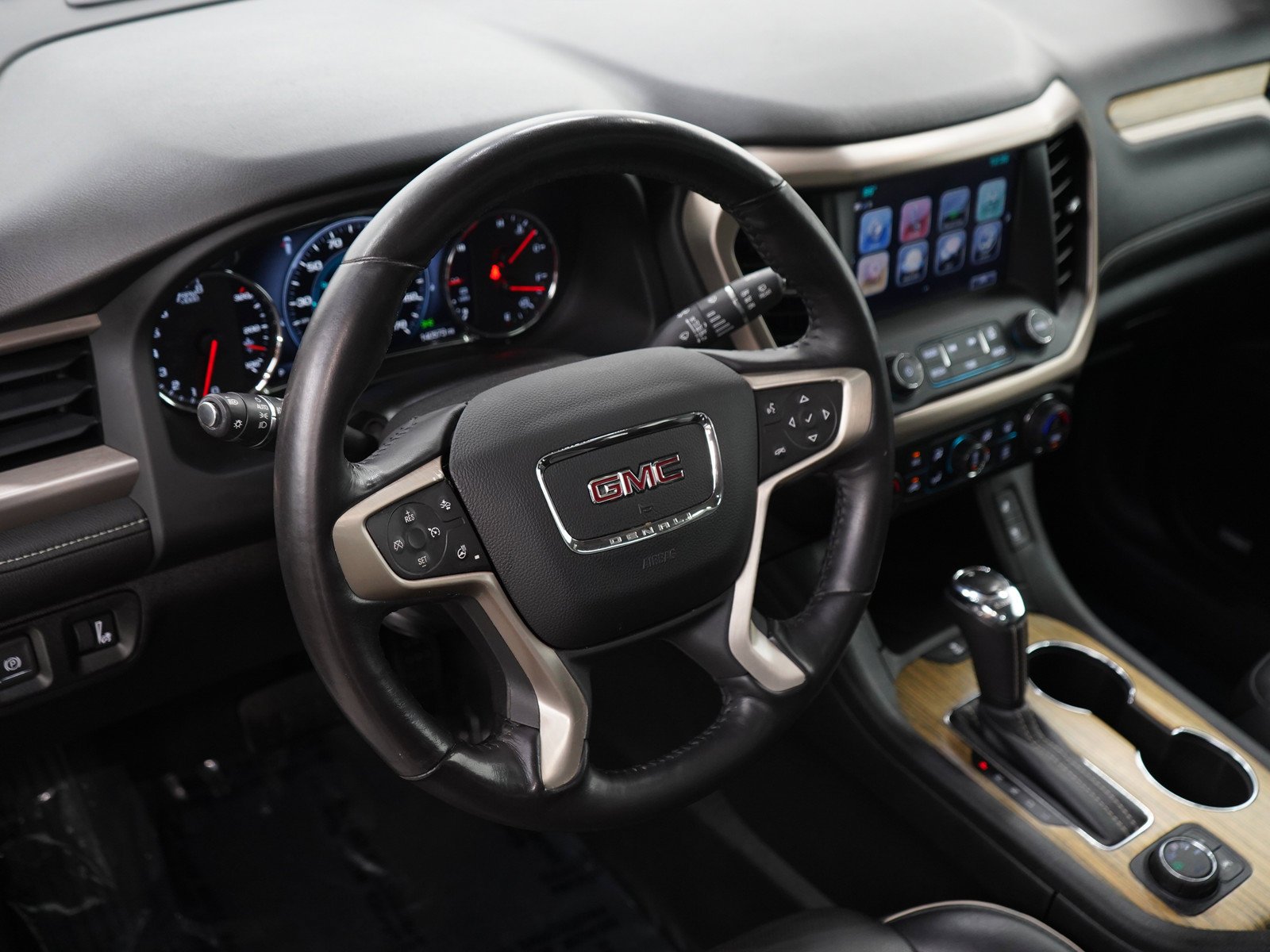 Used 2018 White Frost Tricoat GMC AWD 4dr Denali image 21