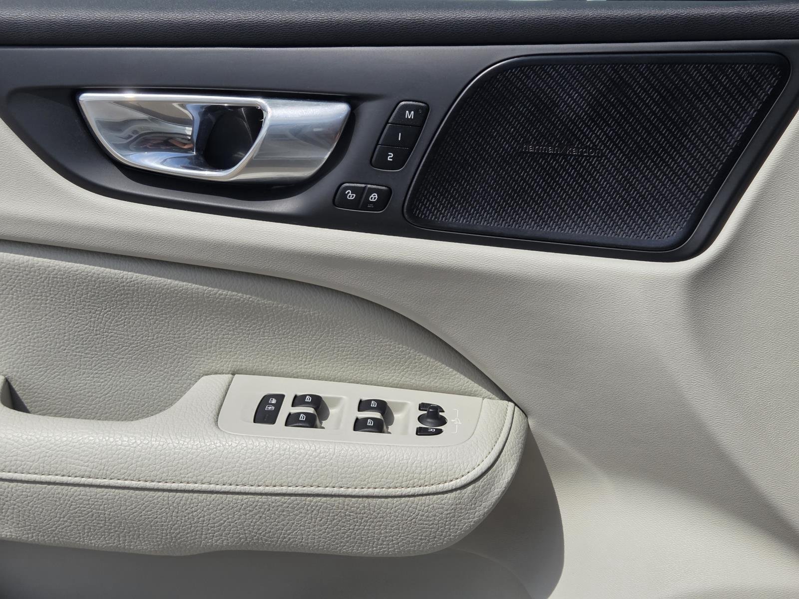 Used 2022 Crystal White Metallic Volvo Inscription image 28