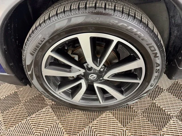 Used 2020 Blue Nissan SL image 39