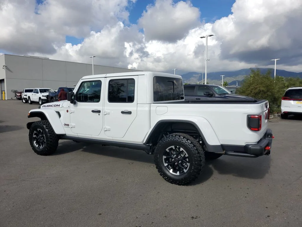 New 2026 Bright White Clear-Coat Exterior Paint Jeep Rubicon image 3