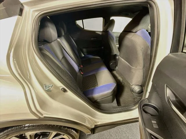 Certified Used 2022 WIND CHILL PEARL Toyota  image 24