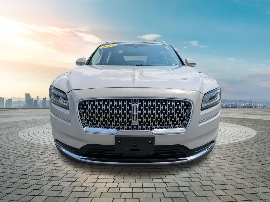 Used 2022 Ceramic Pearl Metallic Tinted Clearcoat Lincoln Reserve image 10