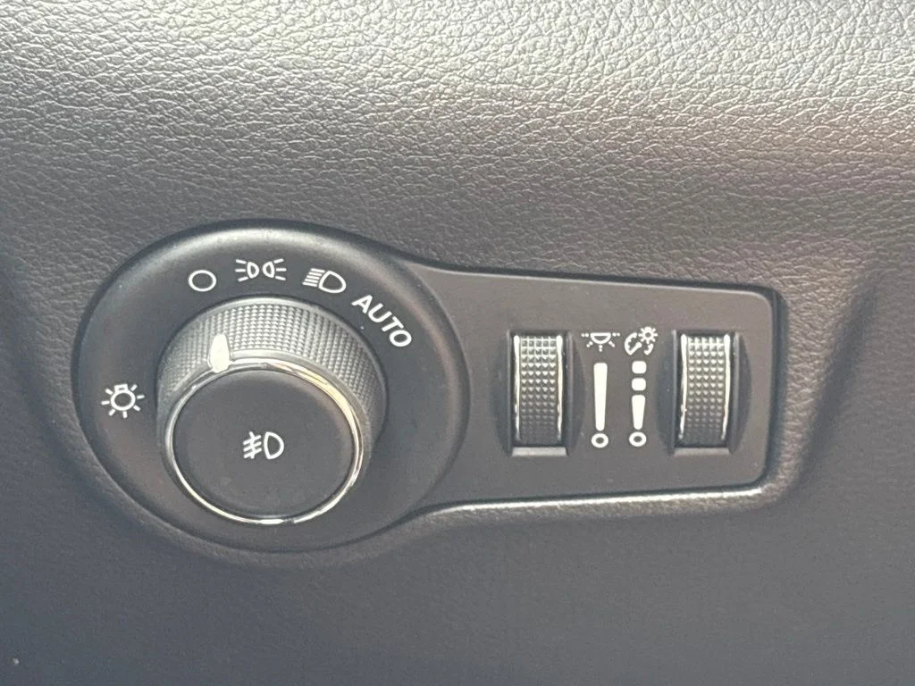 Used 2024 White Jeep Trailhawk image 25