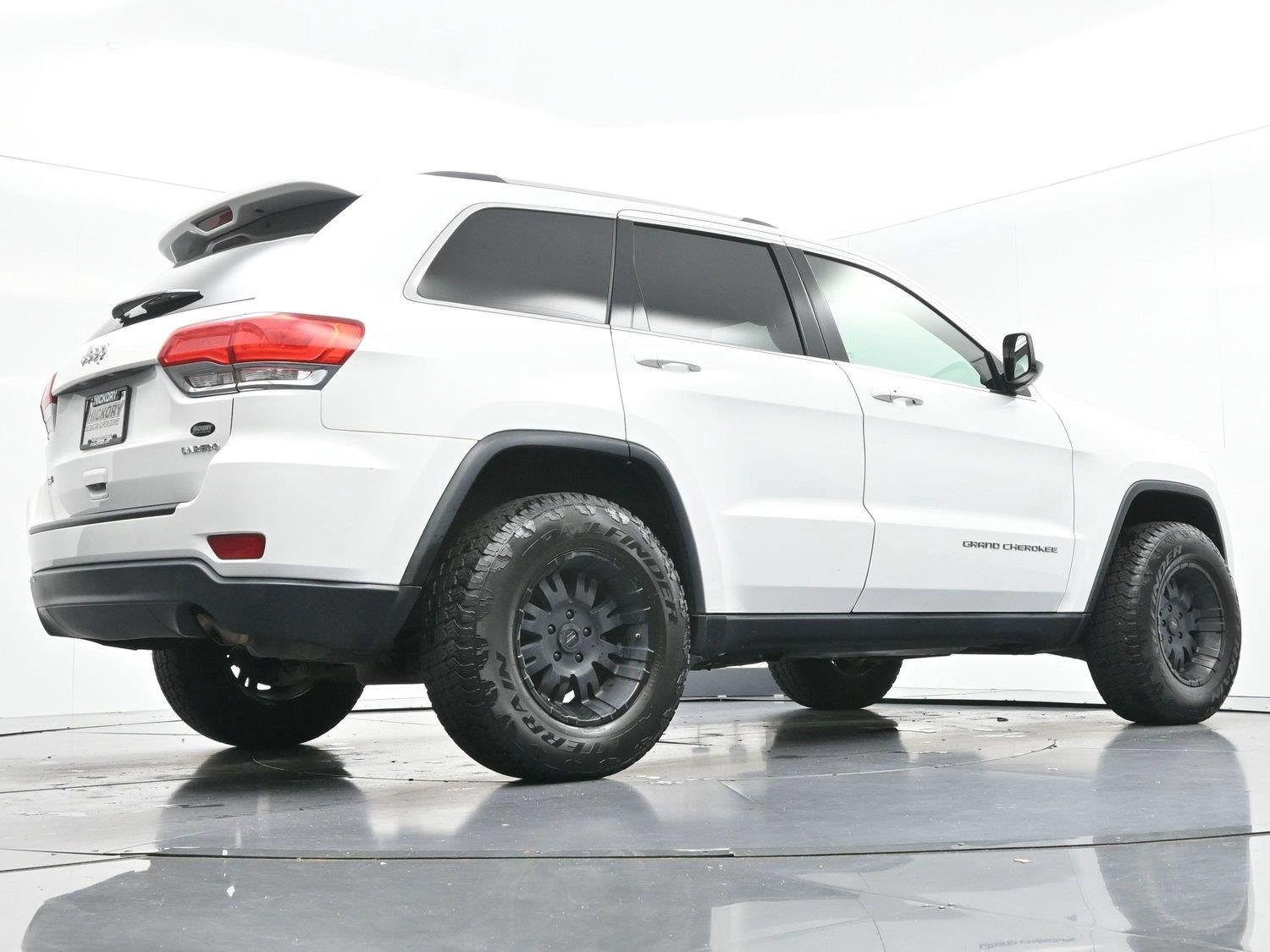 Used 2016 Bright White Clearcoat Jeep Laredo image 45