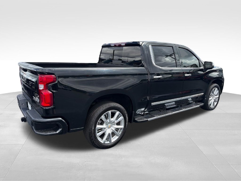 Used 2022 Black Chevrolet High Country image 5