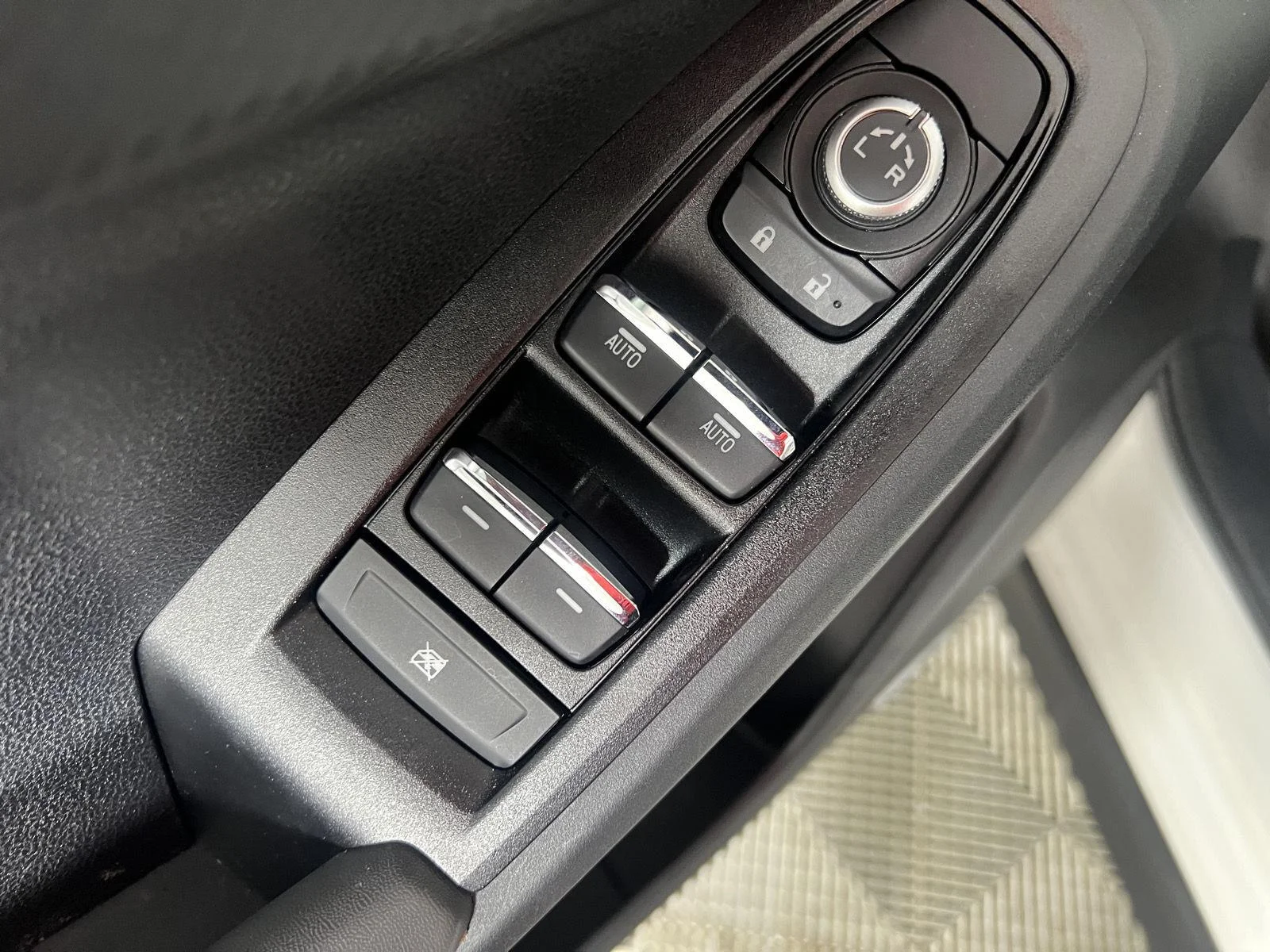 Used 2024 Wh Subaru Limited image 13